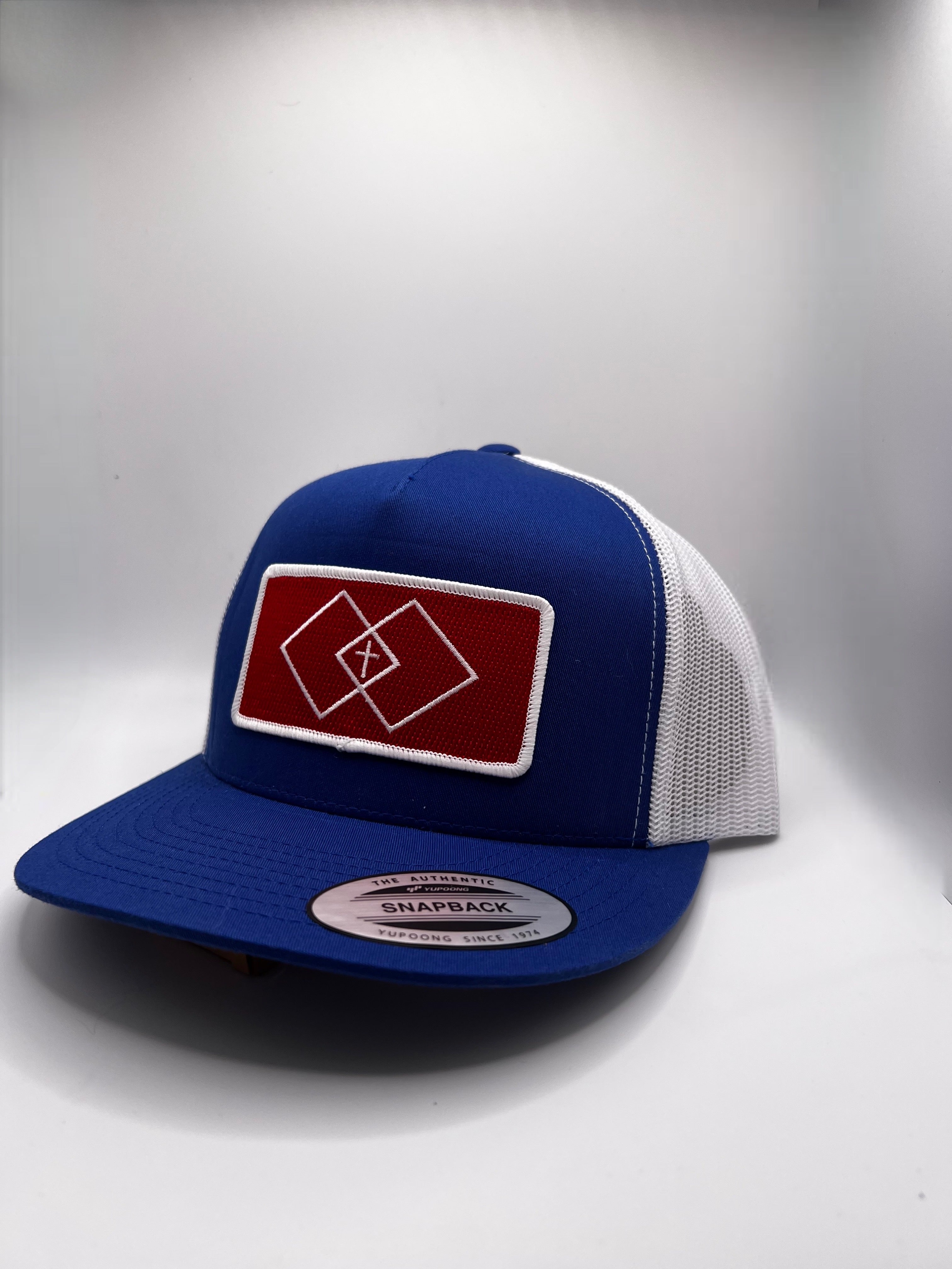 Royal with white mesh FLATBILL - brand patch